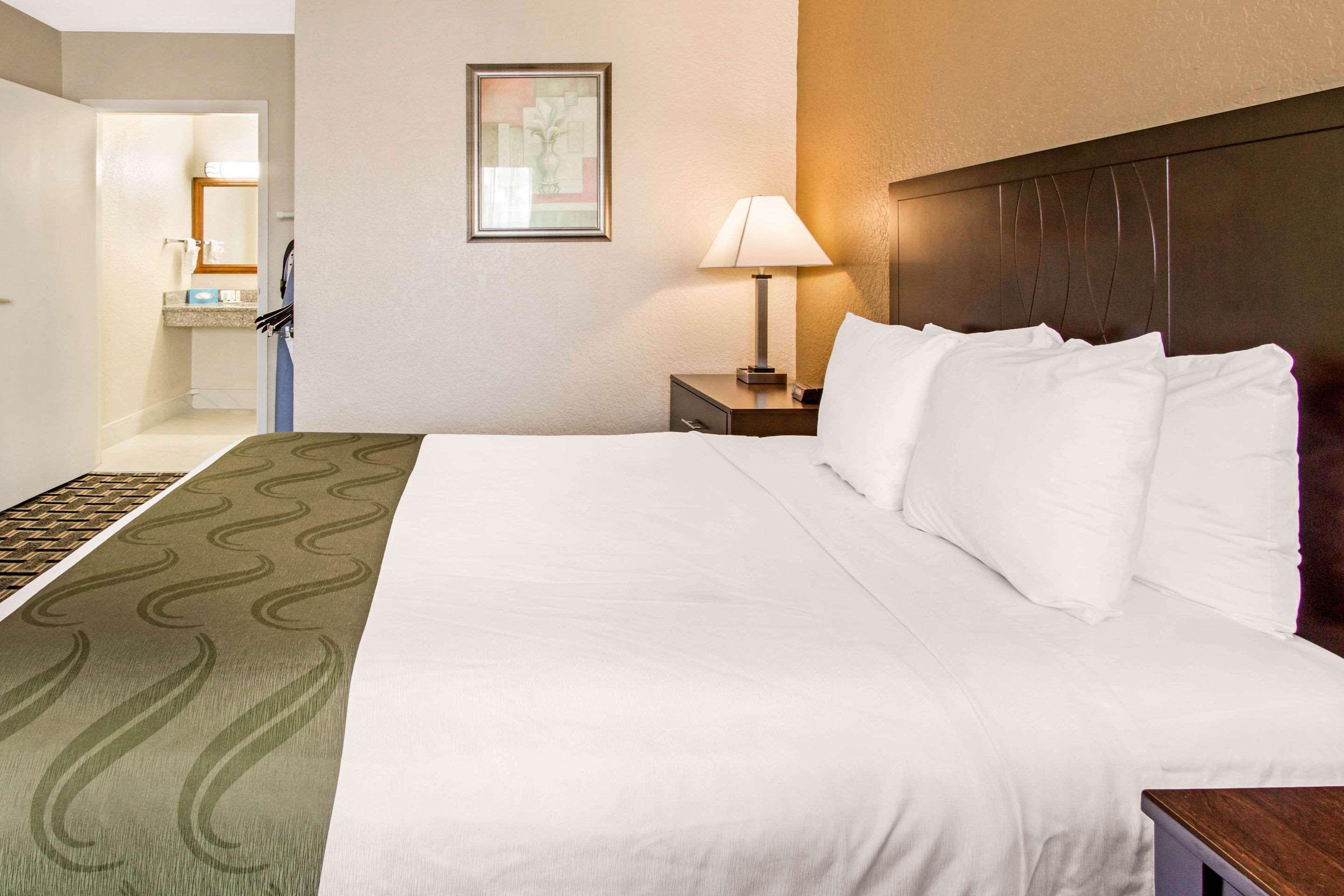 Quality Inn & Conference Center Tampa Bagian luar foto
