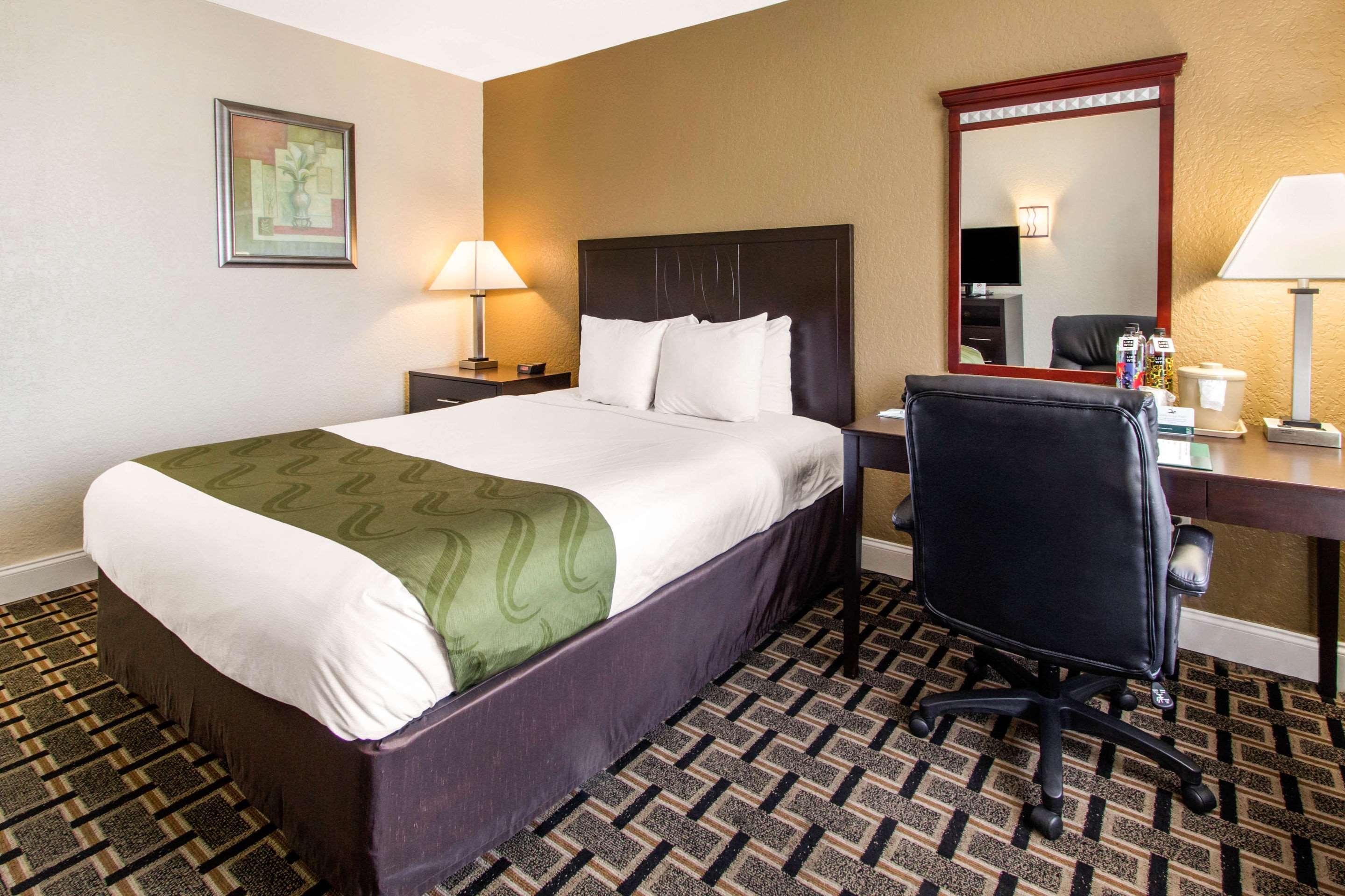 Quality Inn & Conference Center Tampa Bagian luar foto