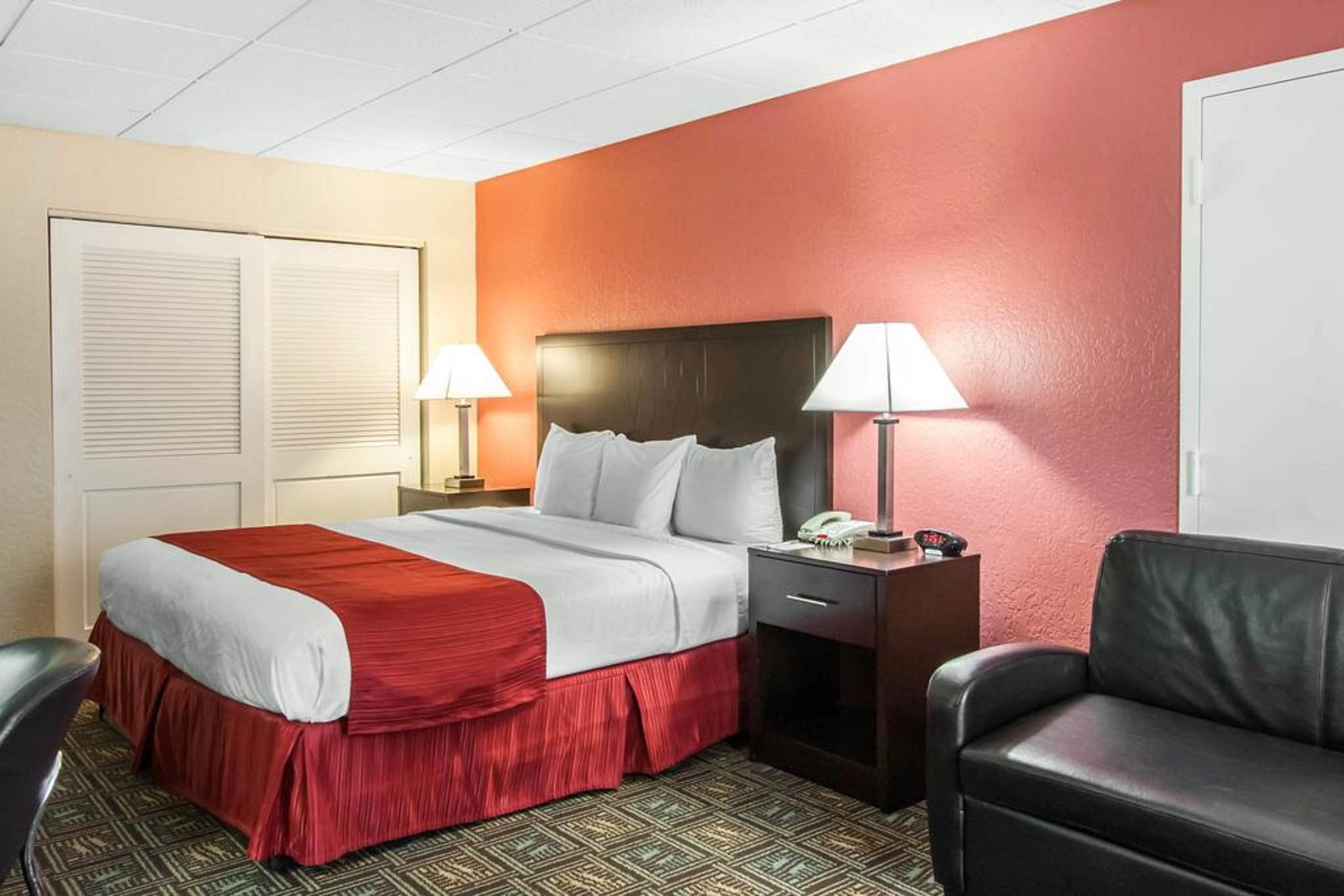 Quality Inn & Conference Center Tampa Bagian luar foto