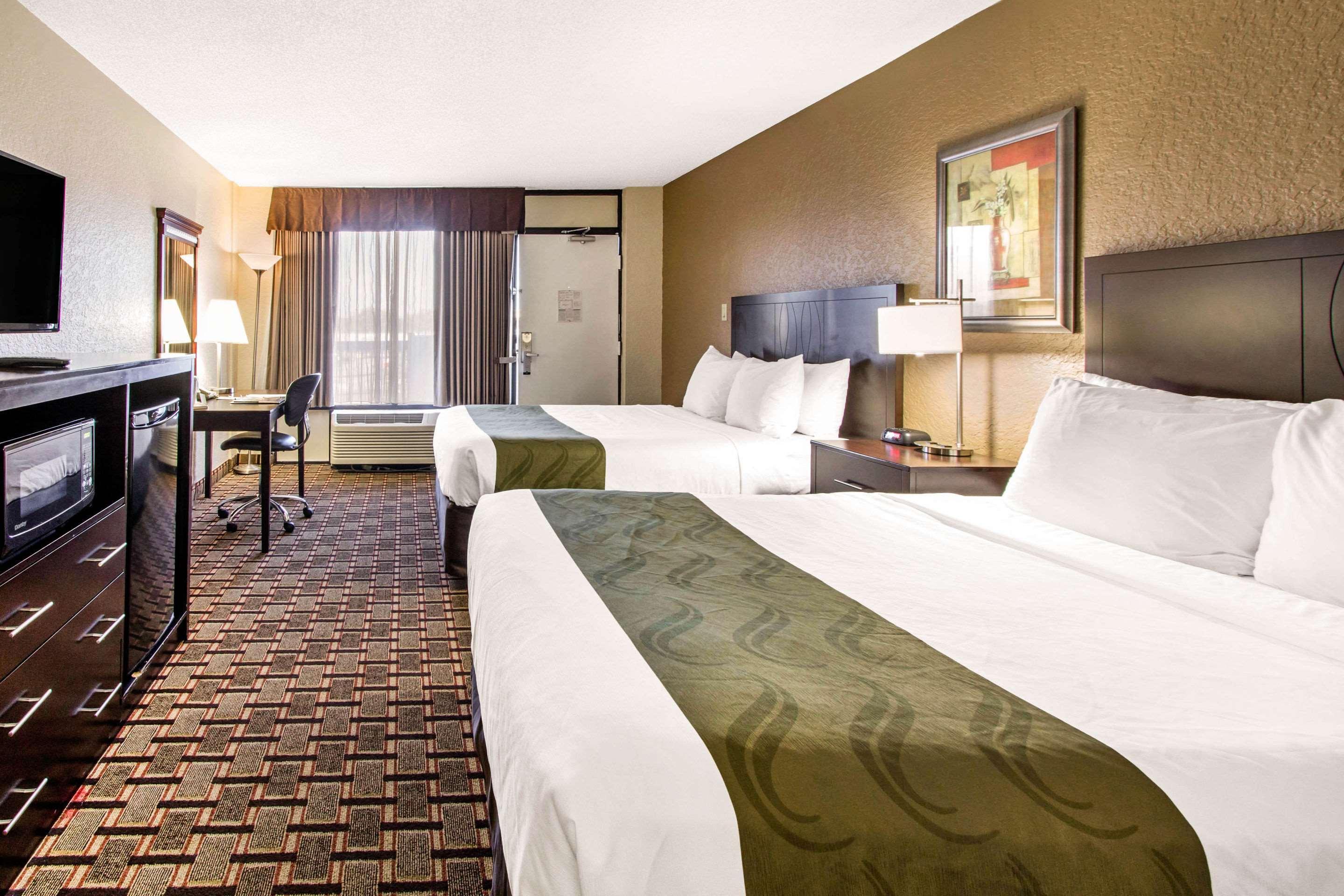 Quality Inn & Conference Center Tampa Bagian luar foto