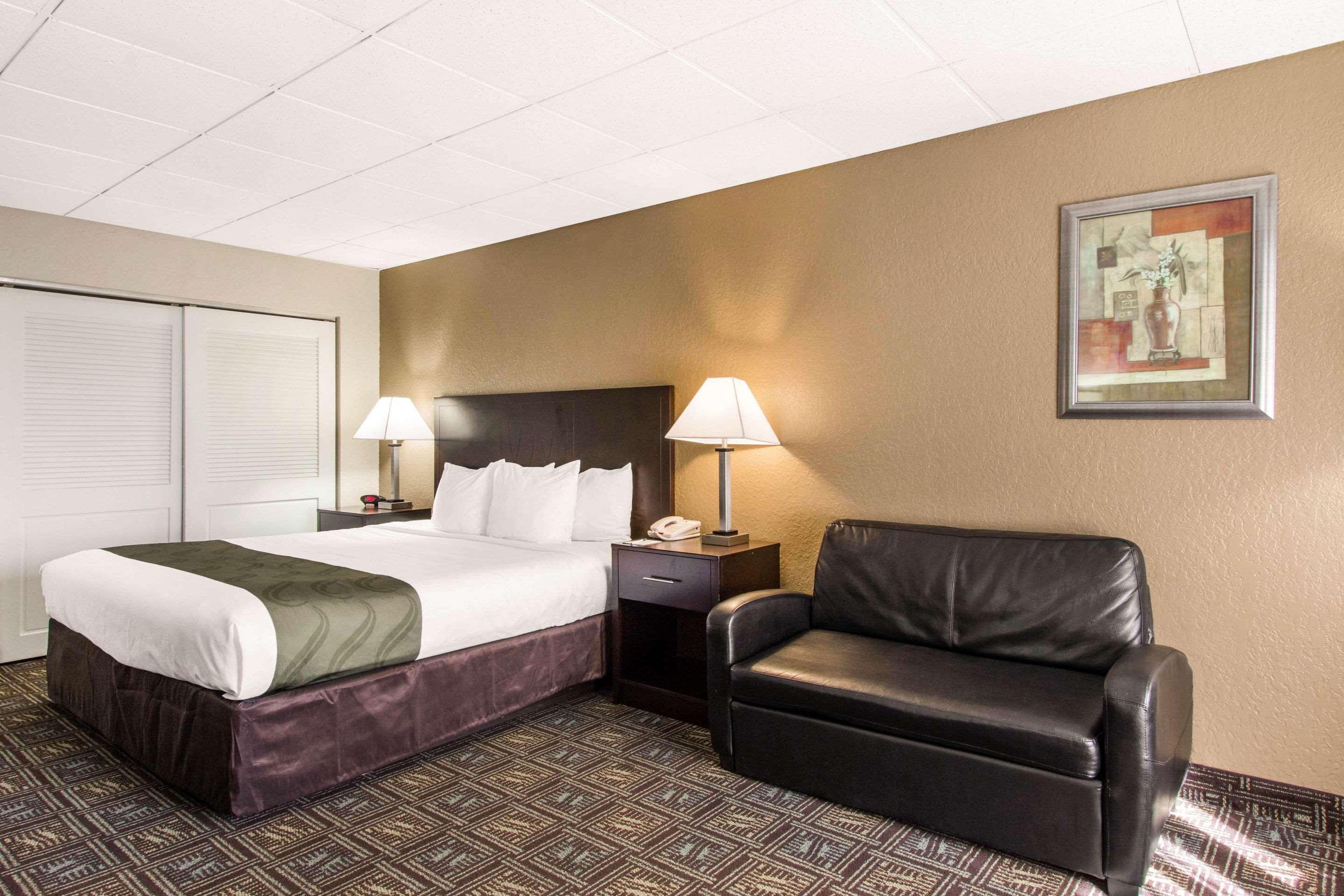Quality Inn & Conference Center Tampa Bagian luar foto