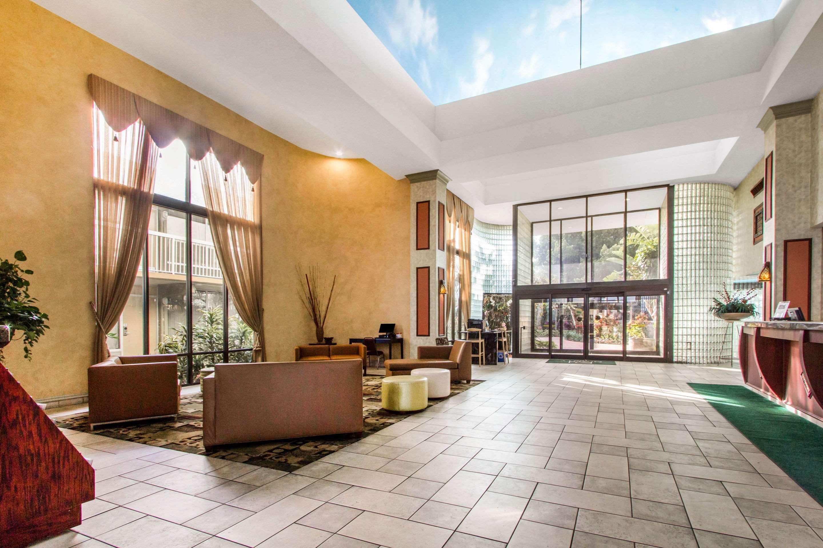 Quality Inn & Conference Center Tampa Bagian luar foto