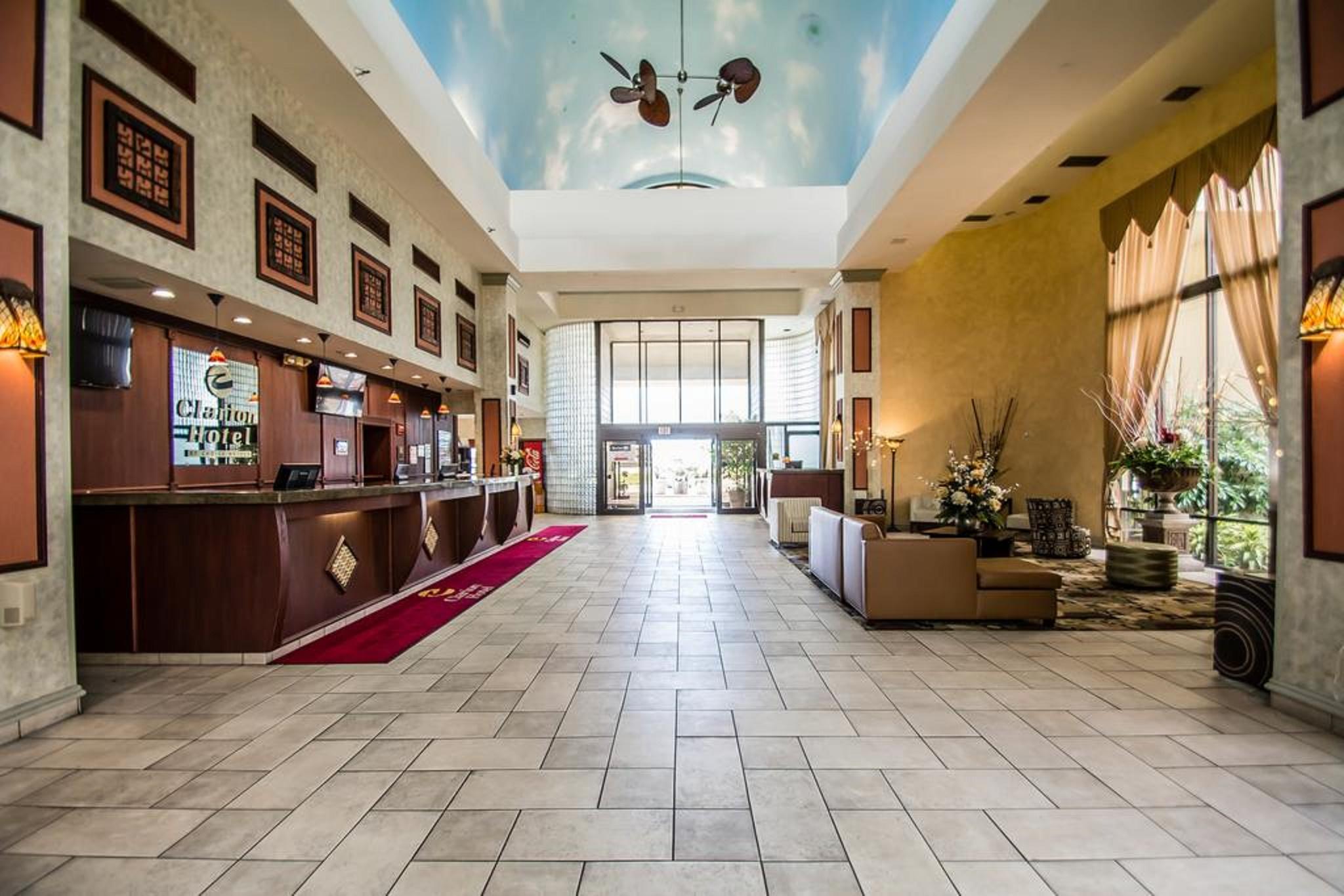 Quality Inn & Conference Center Tampa Bagian luar foto