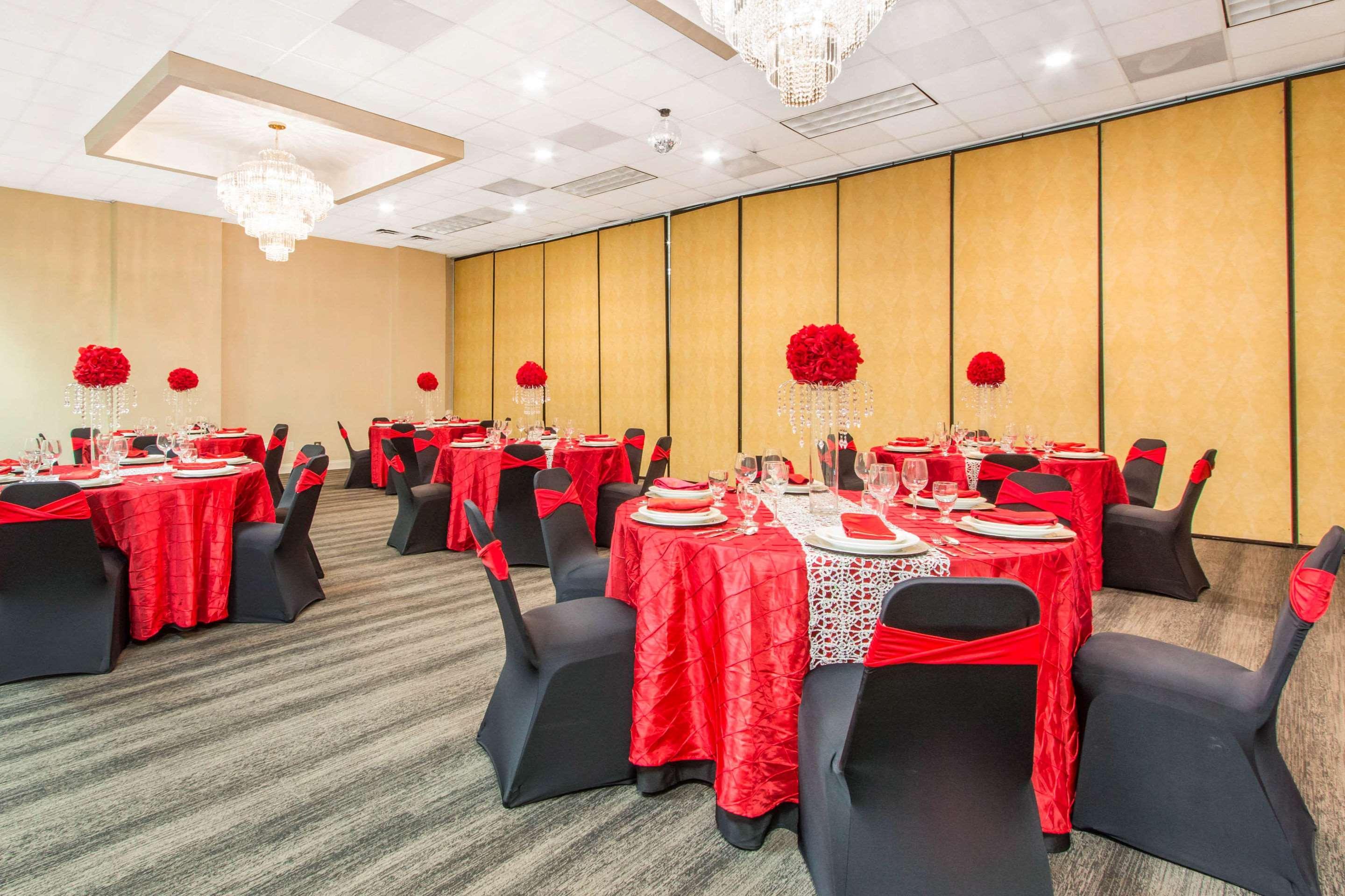 Quality Inn & Conference Center Tampa Bagian luar foto