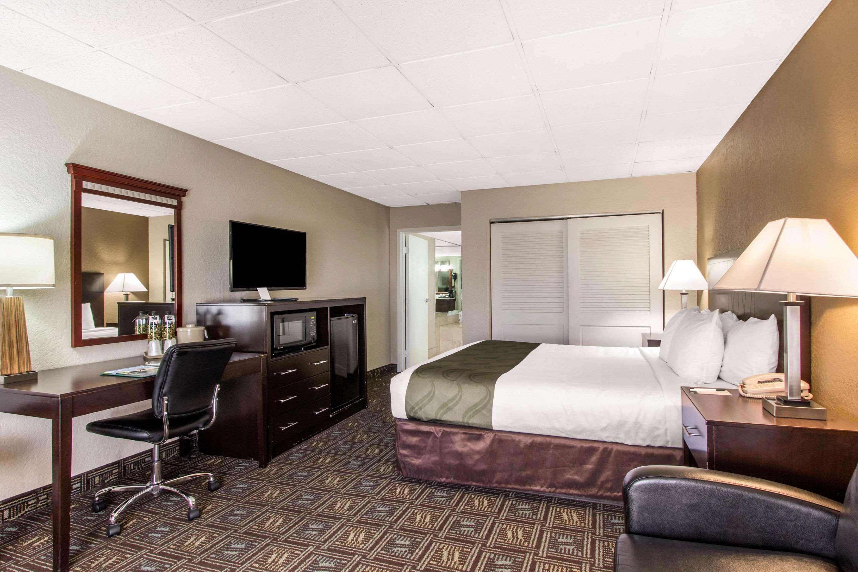 Quality Inn & Conference Center Tampa Bagian luar foto