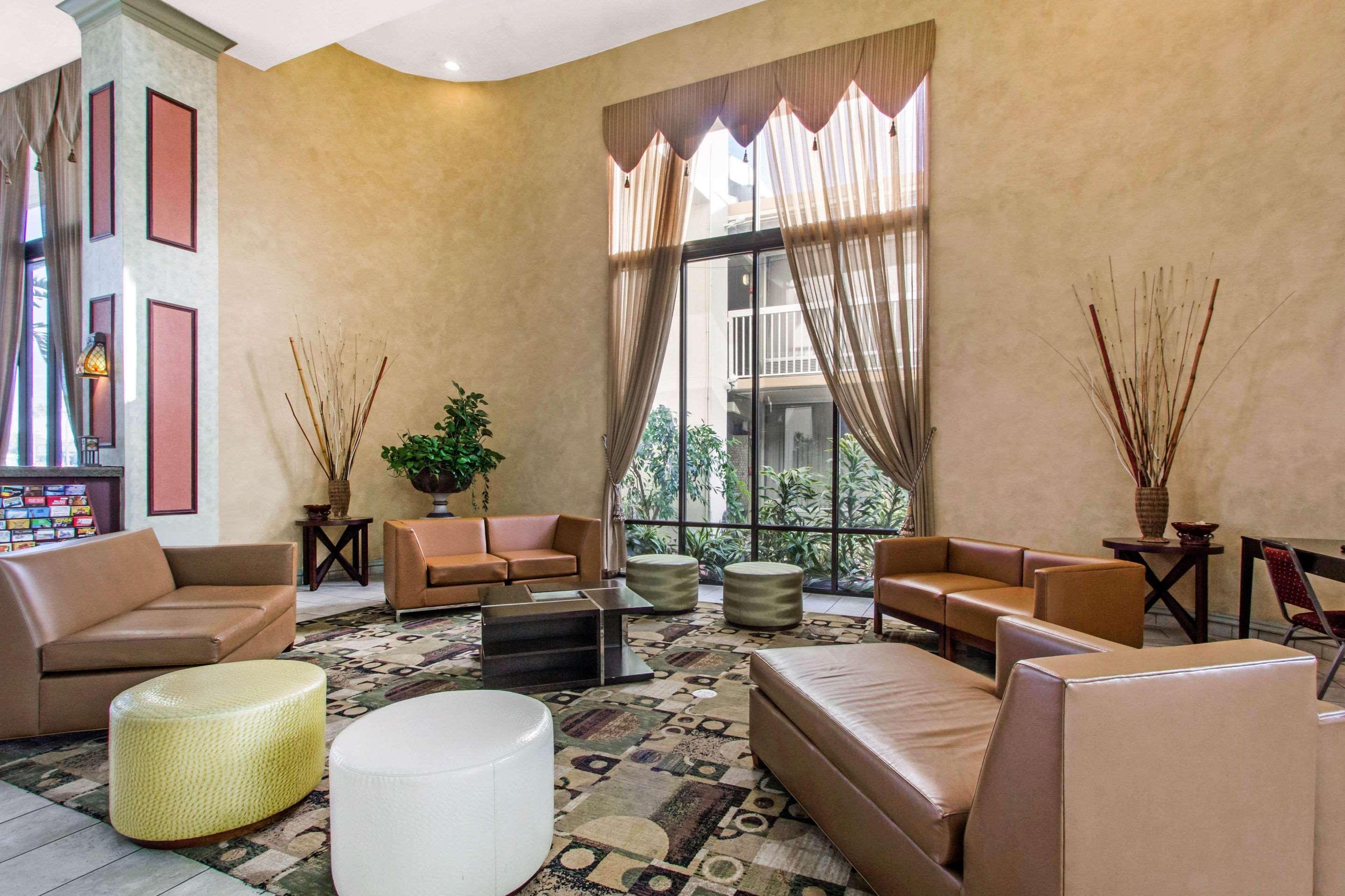 Quality Inn & Conference Center Tampa Bagian luar foto