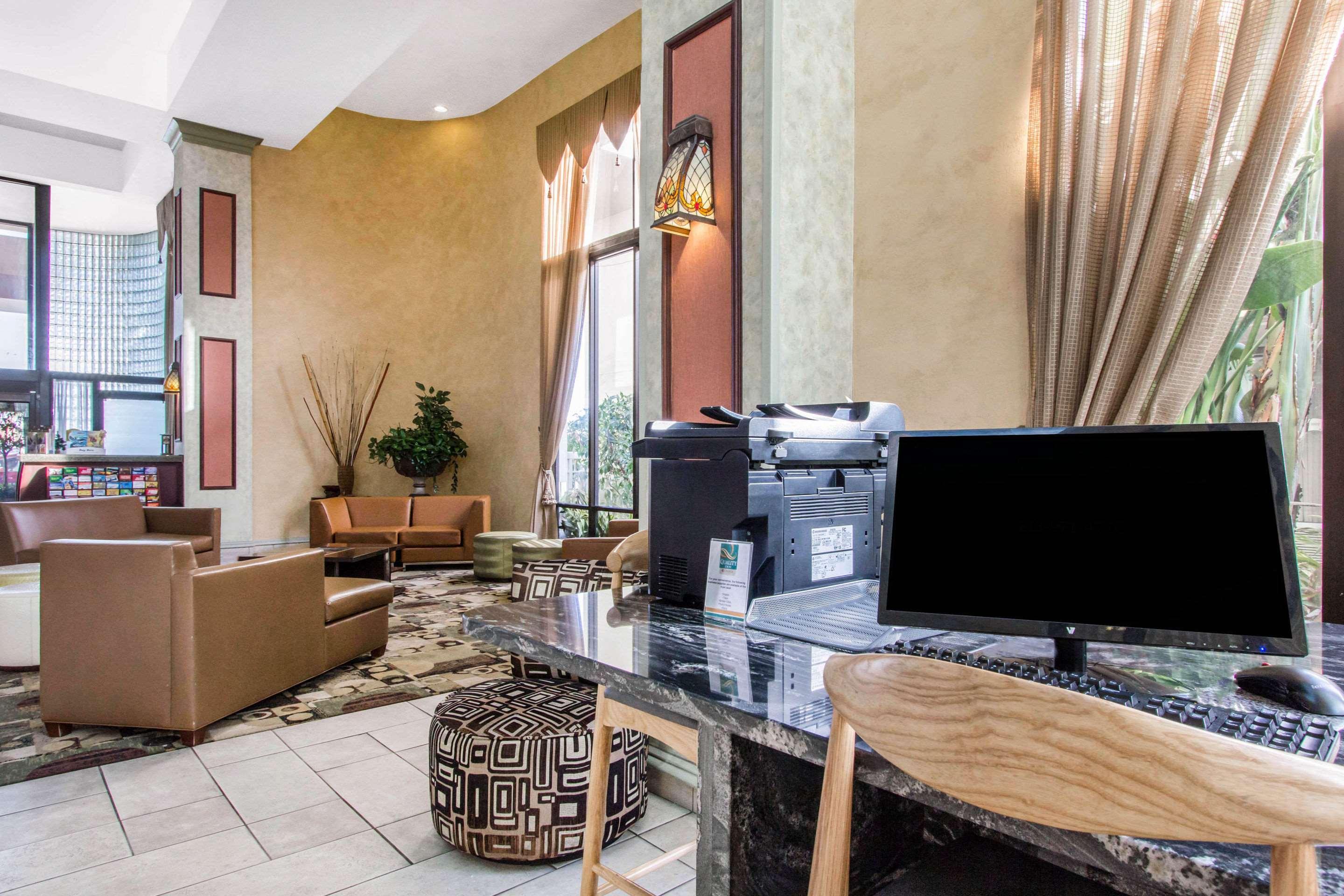 Quality Inn & Conference Center Tampa Bagian luar foto