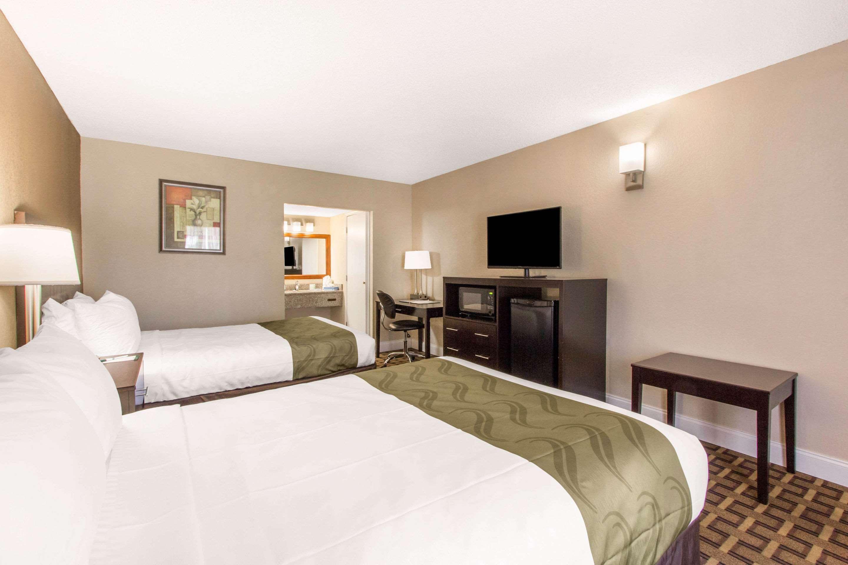 Quality Inn & Conference Center Tampa Bagian luar foto