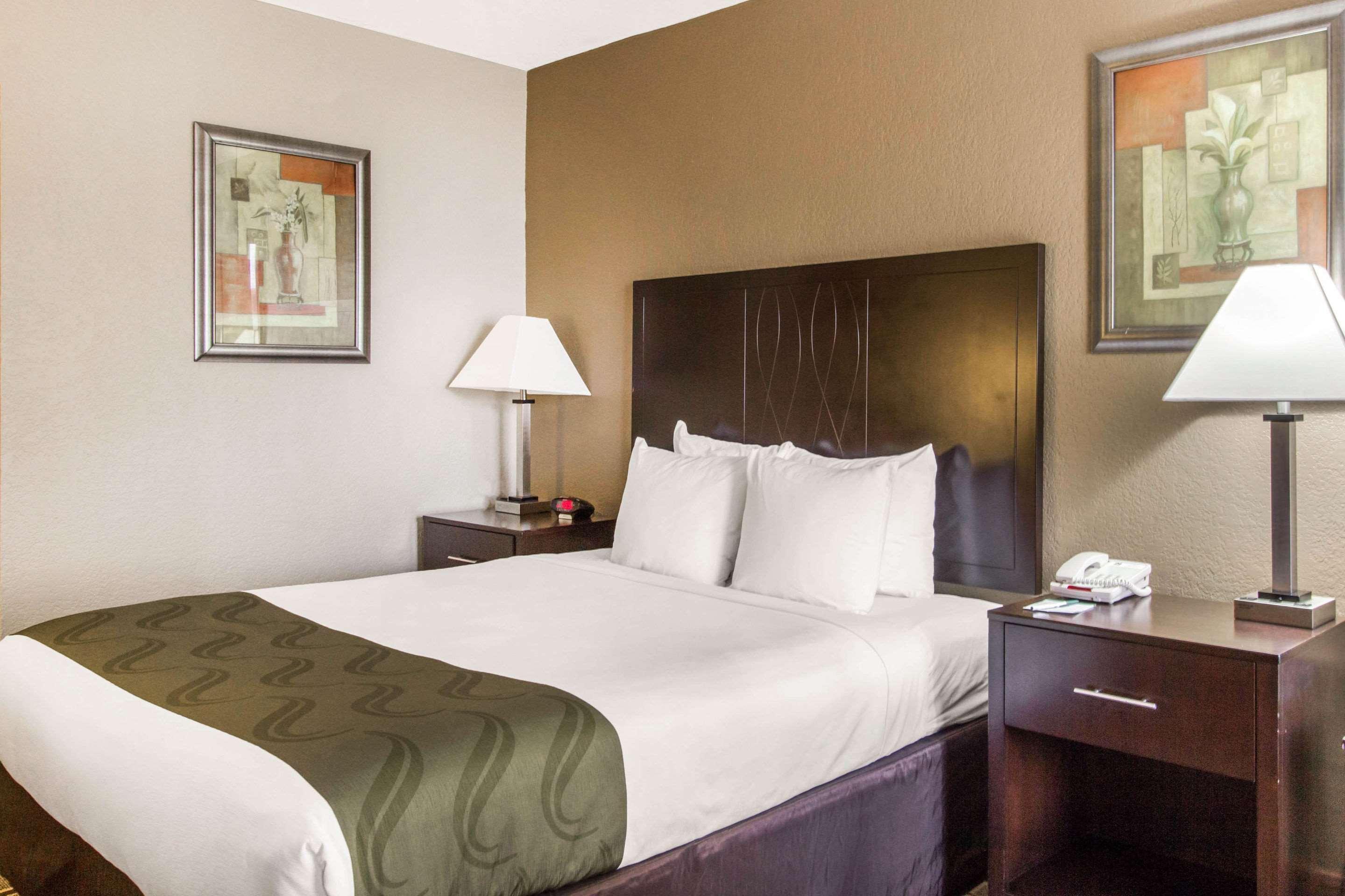Quality Inn & Conference Center Tampa Bagian luar foto