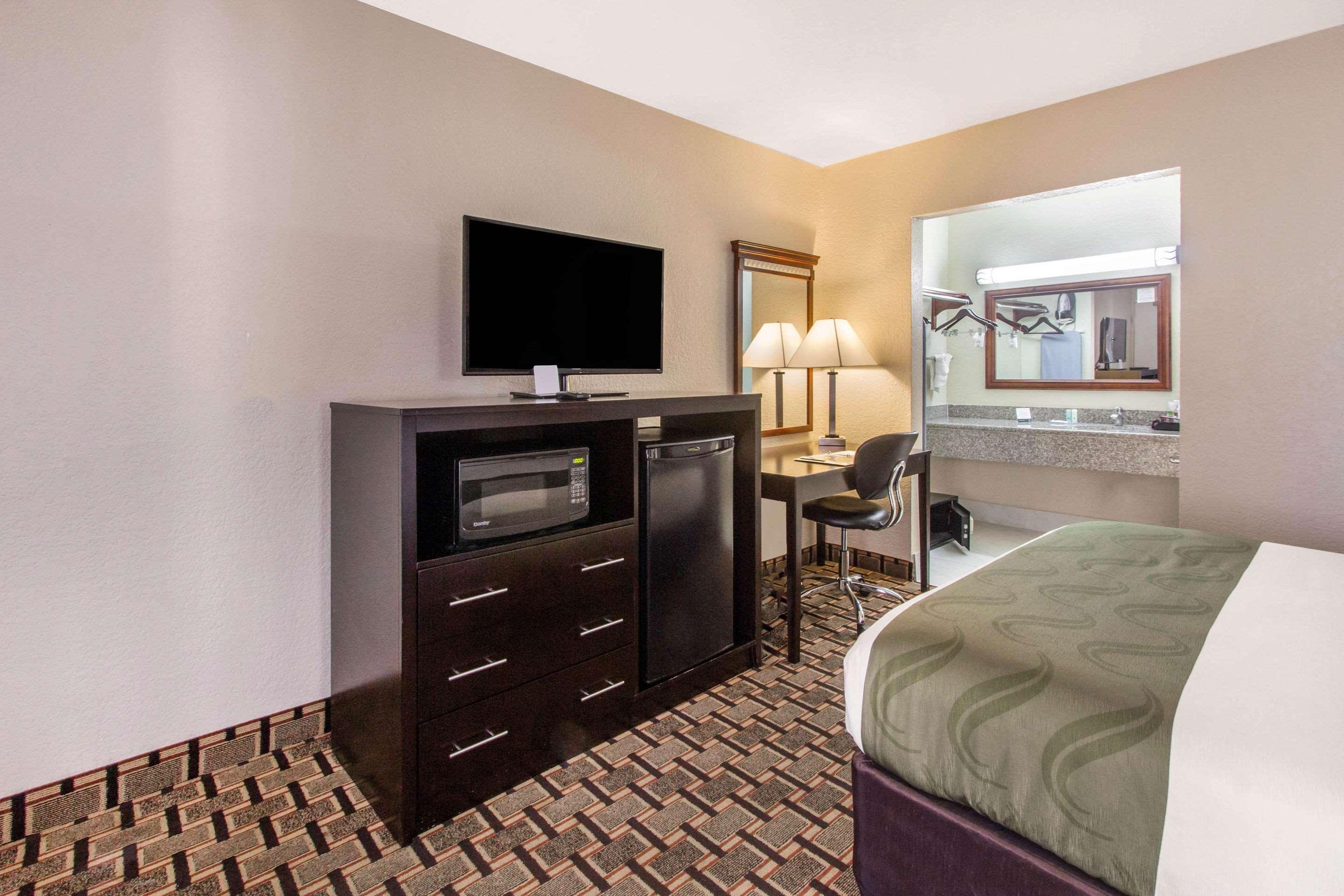 Quality Inn & Conference Center Tampa Bagian luar foto