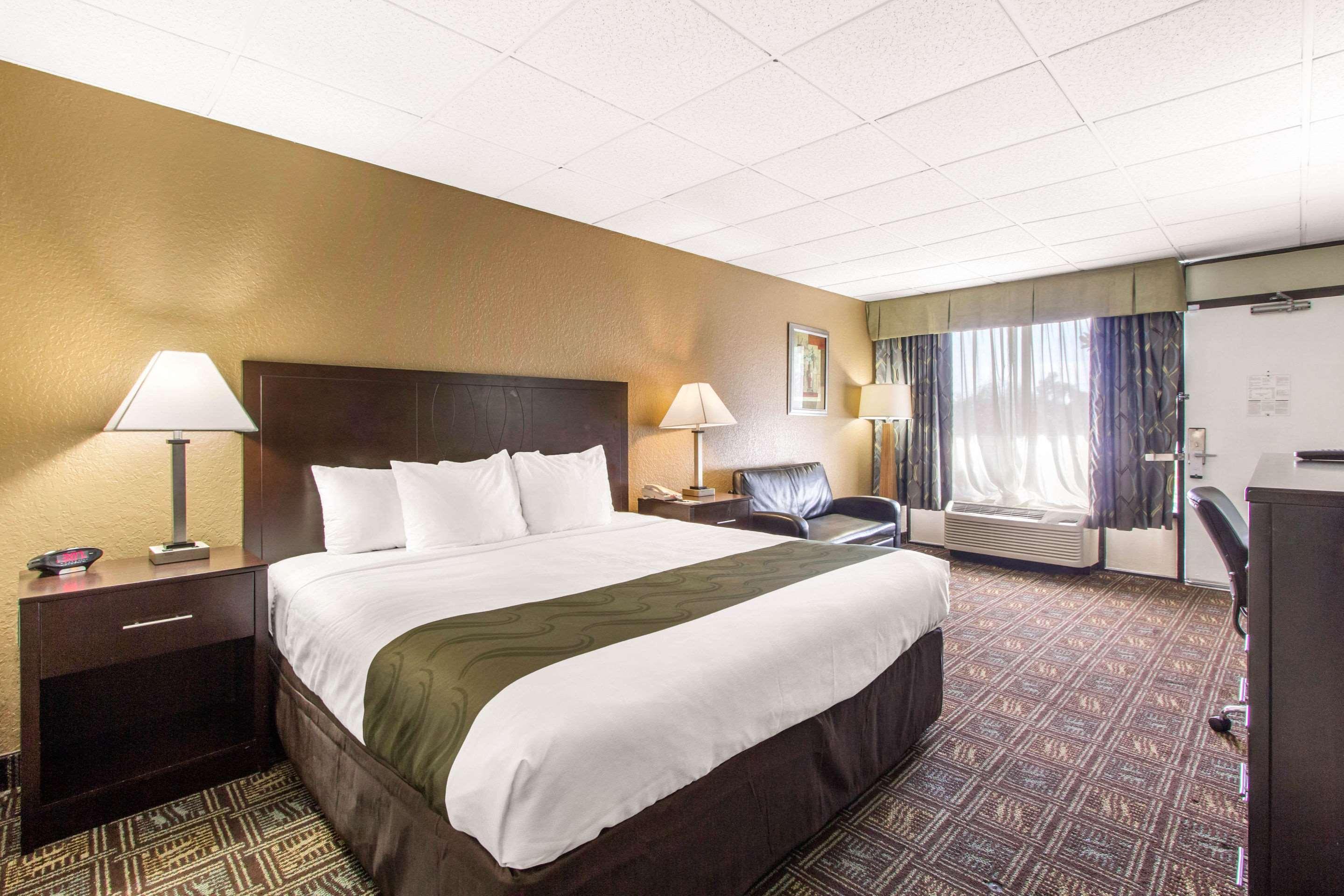 Quality Inn & Conference Center Tampa Bagian luar foto