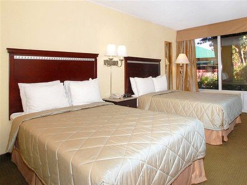 Quality Inn & Conference Center Tampa Bagian luar foto