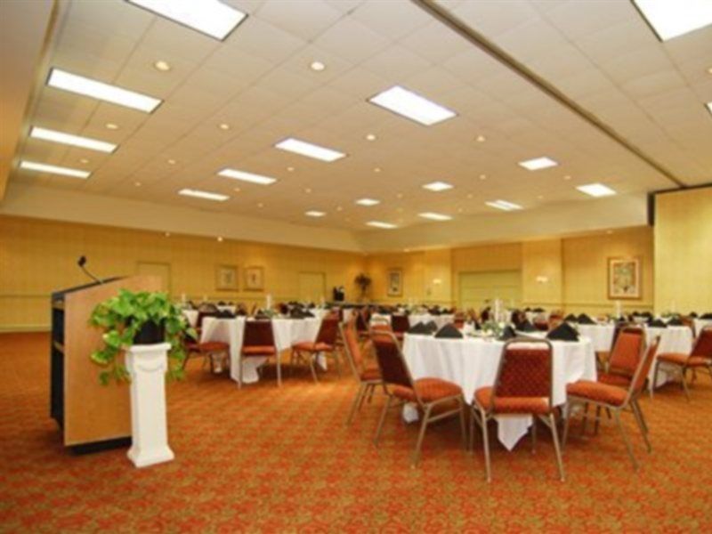 Quality Inn & Conference Center Tampa Bagian luar foto