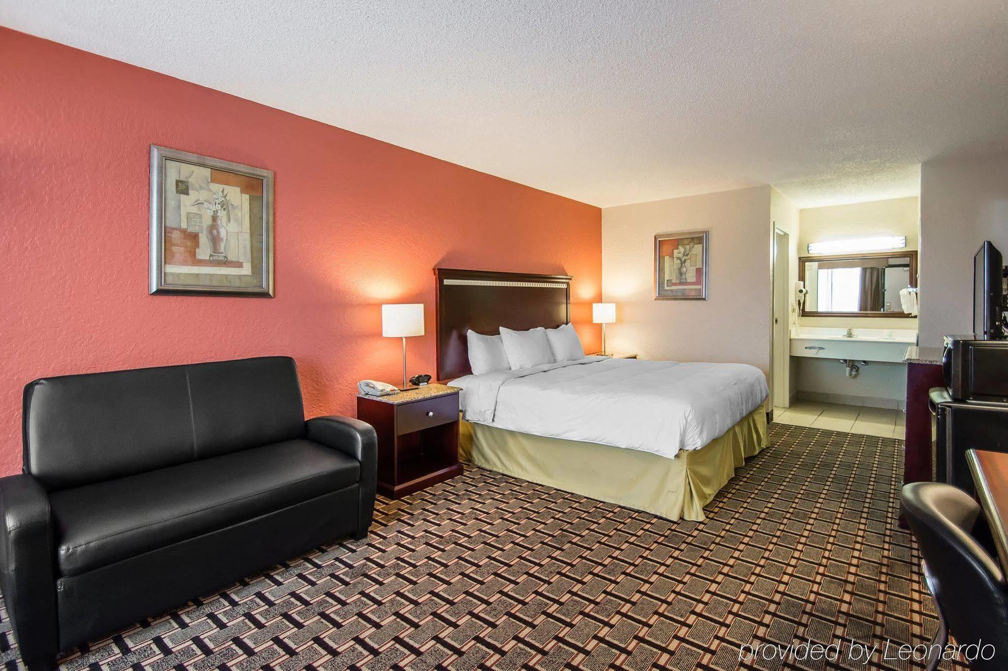 Quality Inn & Conference Center Tampa Bagian luar foto