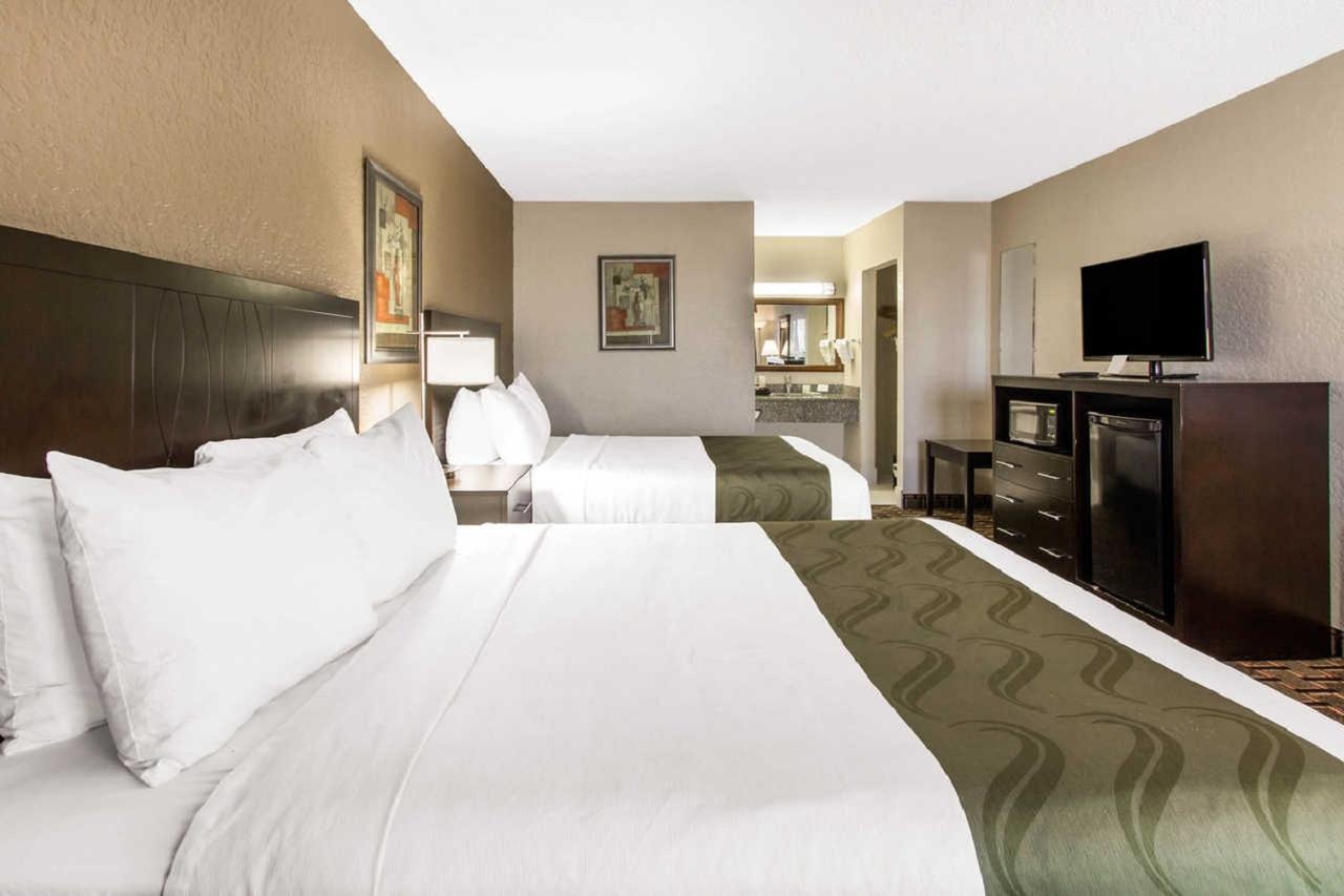 Quality Inn & Conference Center Tampa Bagian luar foto