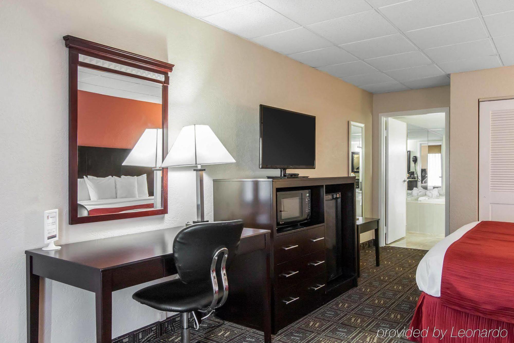 Quality Inn & Conference Center Tampa Bagian luar foto