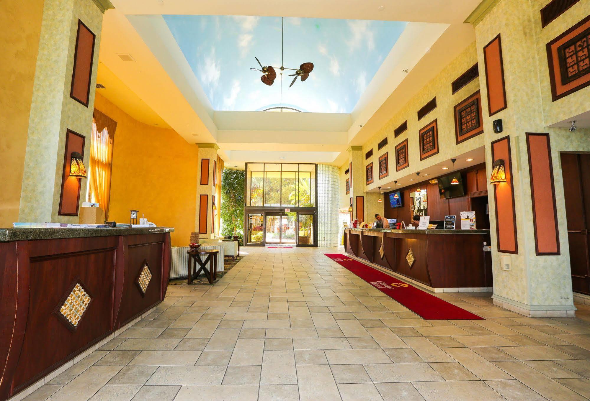 Quality Inn & Conference Center Tampa Bagian luar foto