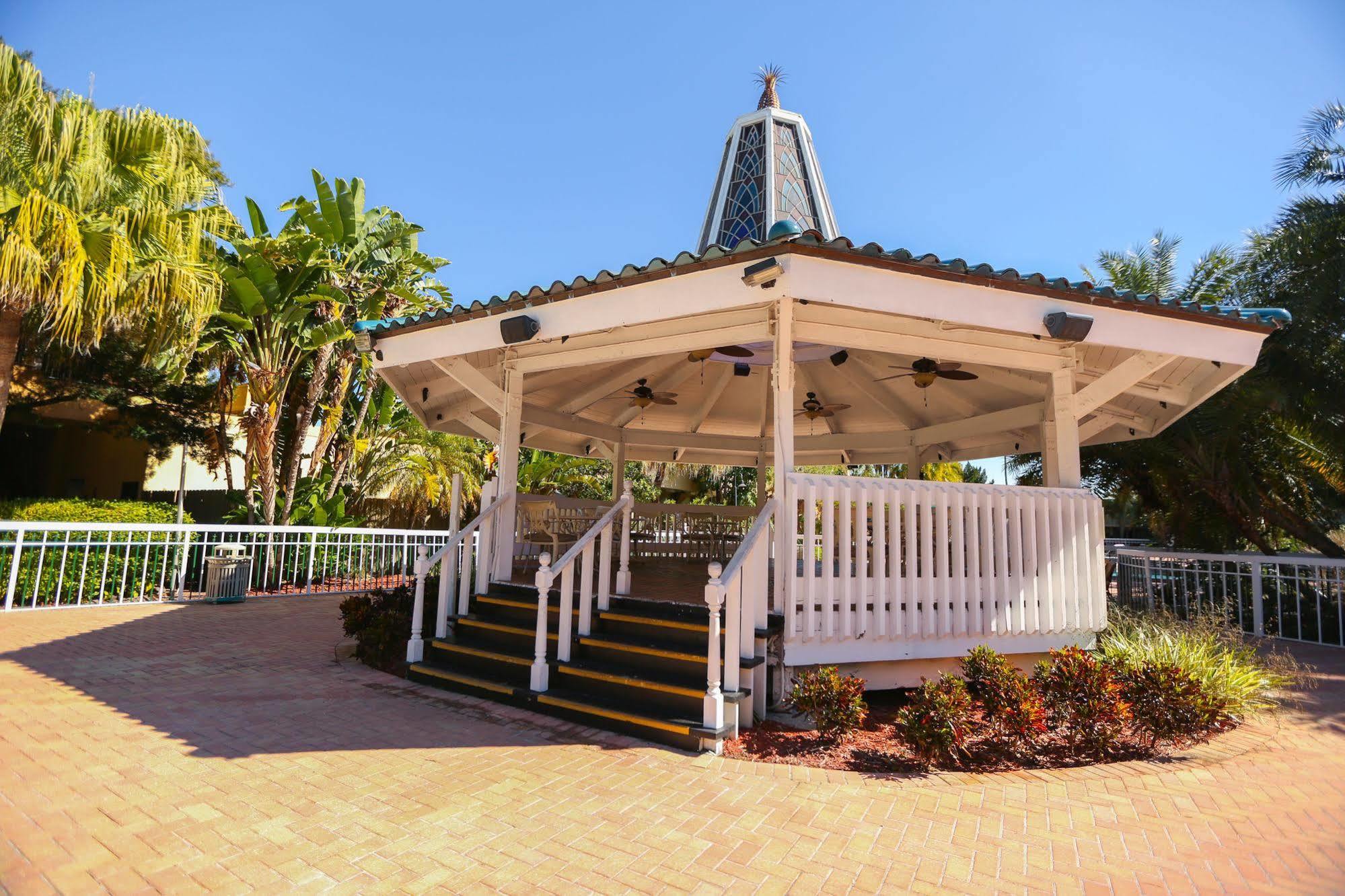 Quality Inn & Conference Center Tampa Bagian luar foto